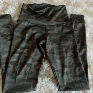 Onzie Camo Workout Leggings